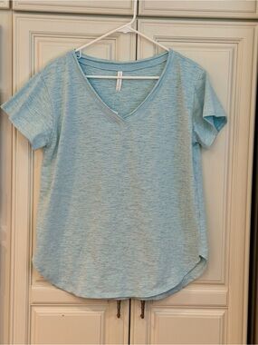 NWT Mia & Tess Heathered Short Sleeve V-Neck Tee Size Medium